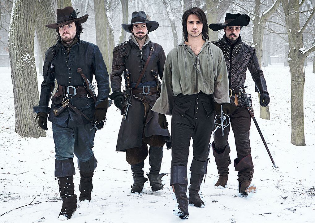 Foto Tom Burke, Santiago Cabrera, Luke Pasqualino