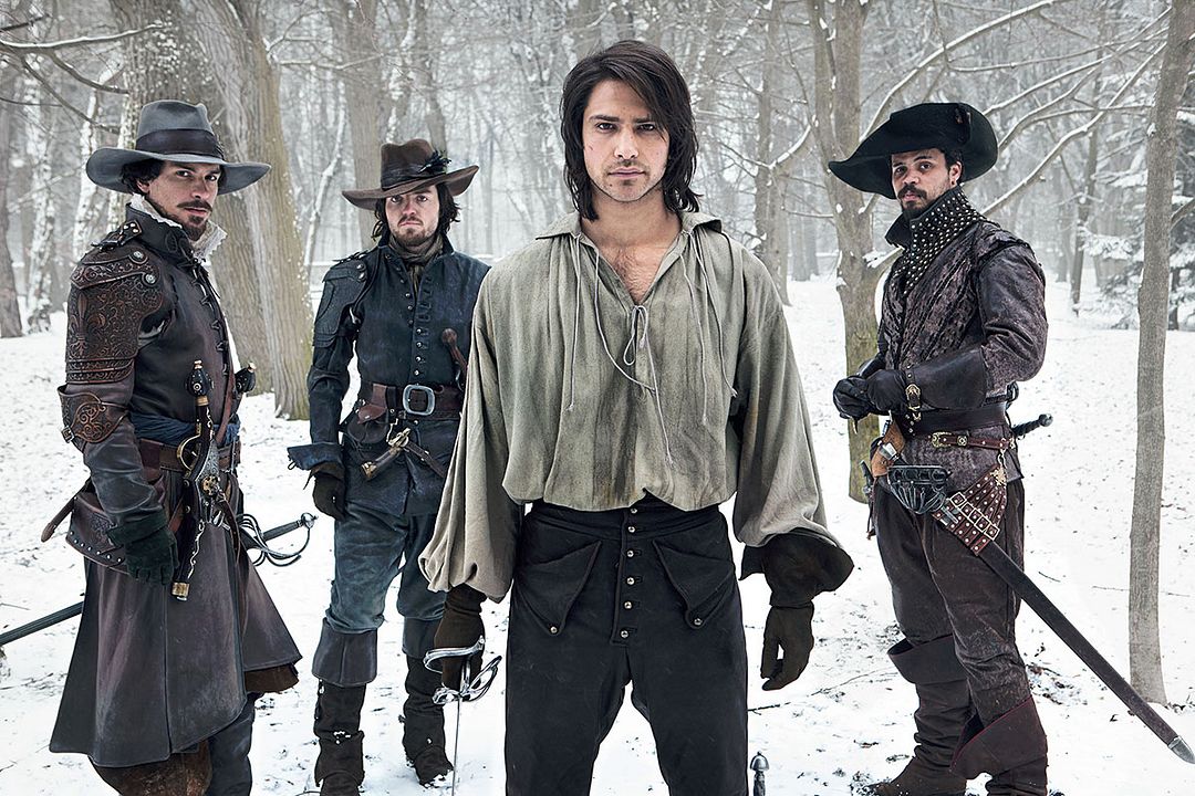 Foto Santiago Cabrera, Tom Burke, Luke Pasqualino