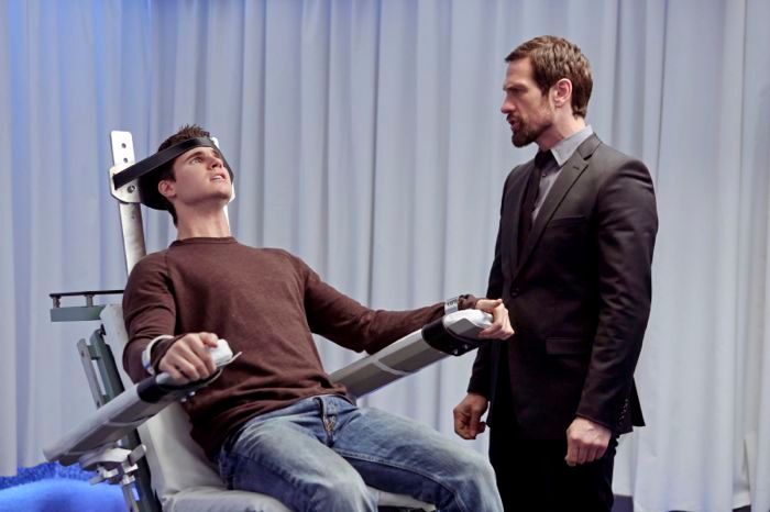 The Tomorrow People (2013) : Foto Simon Merrells, Robbie Amell