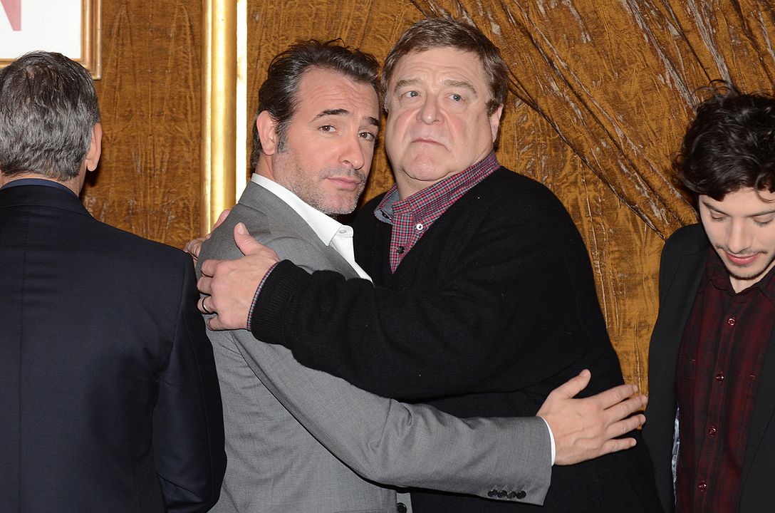 Operación Monumento : Cobertura de revista Jean Dujardin, John Goodman