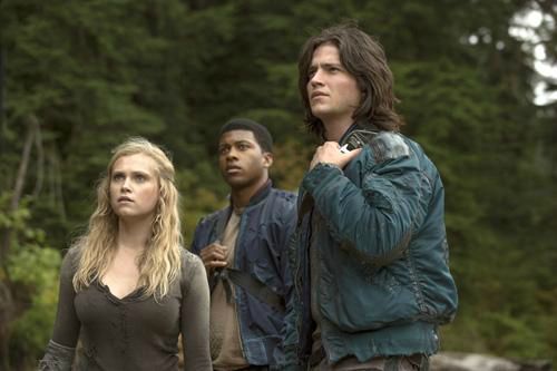 Los 100 : Póster Thomas McDonell, Eli Goree