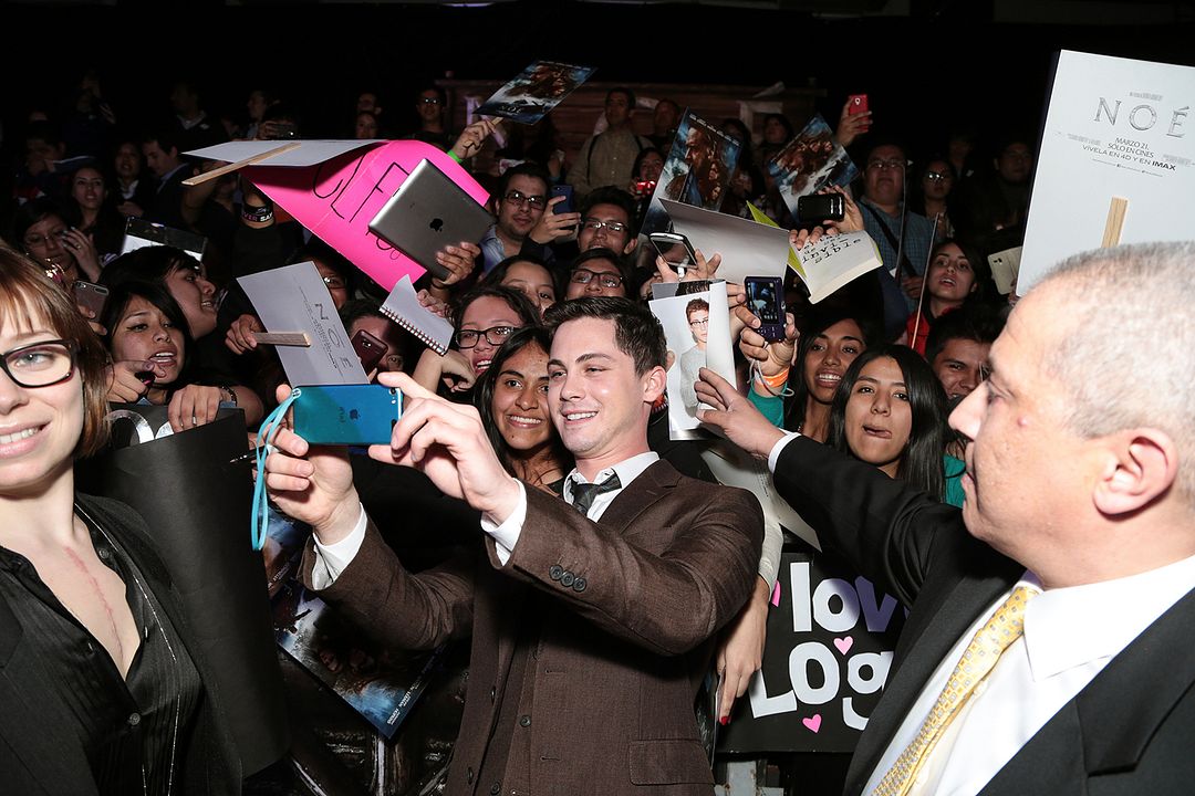 Noé : Cobertura de revista Logan Lerman