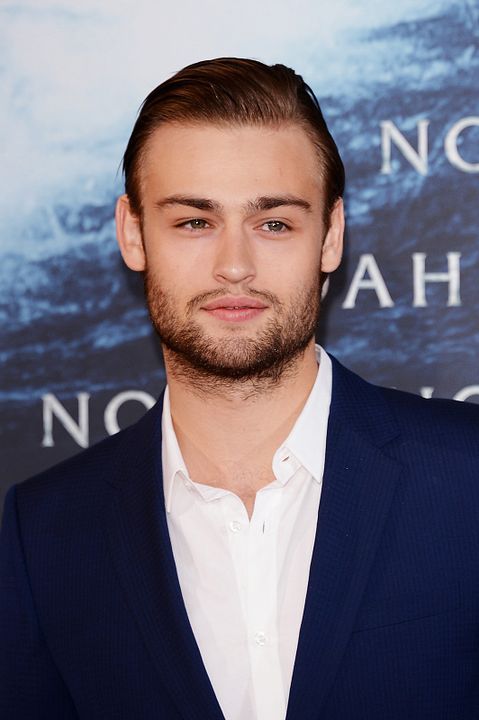 Noé : Cobertura de revista Douglas Booth