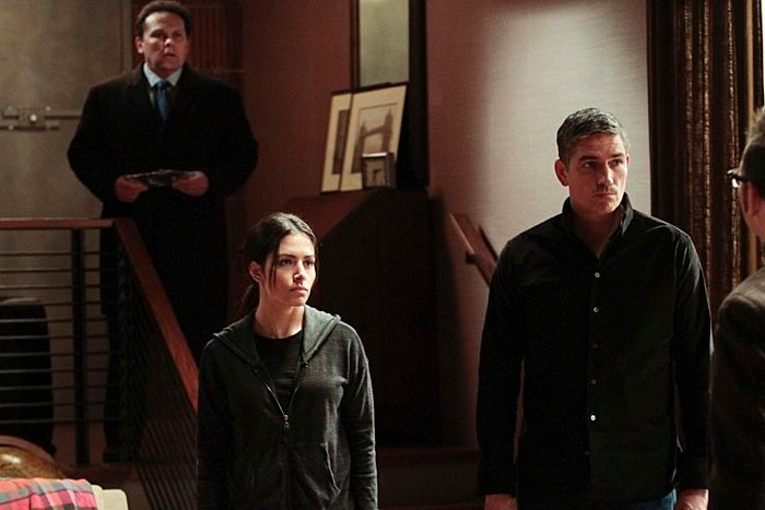 Foto Kevin Chapman, Jim Caviezel, Sarah Shahi