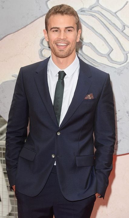 Divergente : Cobertura de revista Theo James