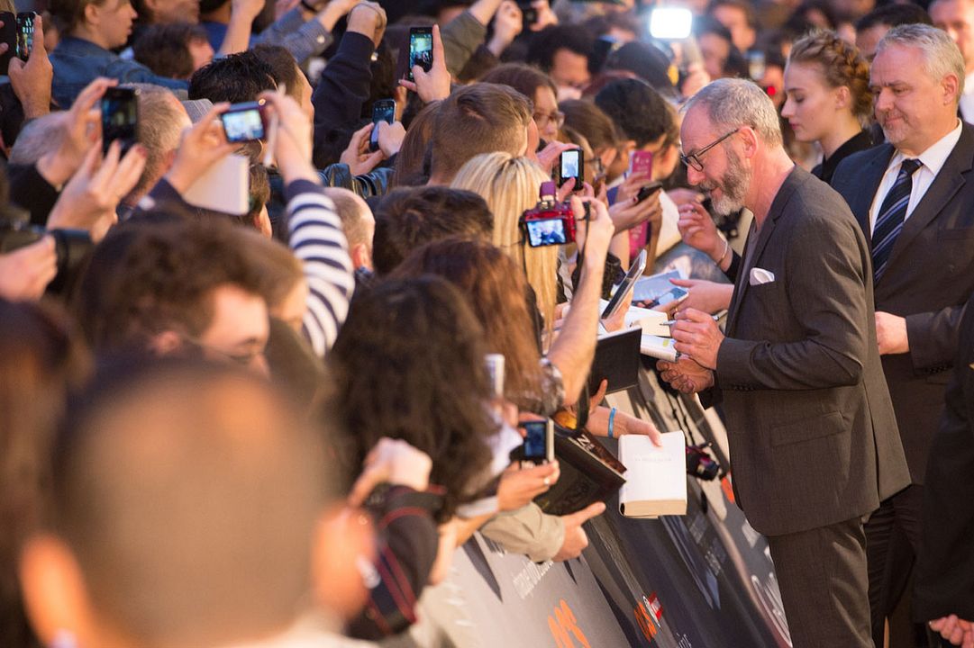 Cobertura de revista Liam Cunningham