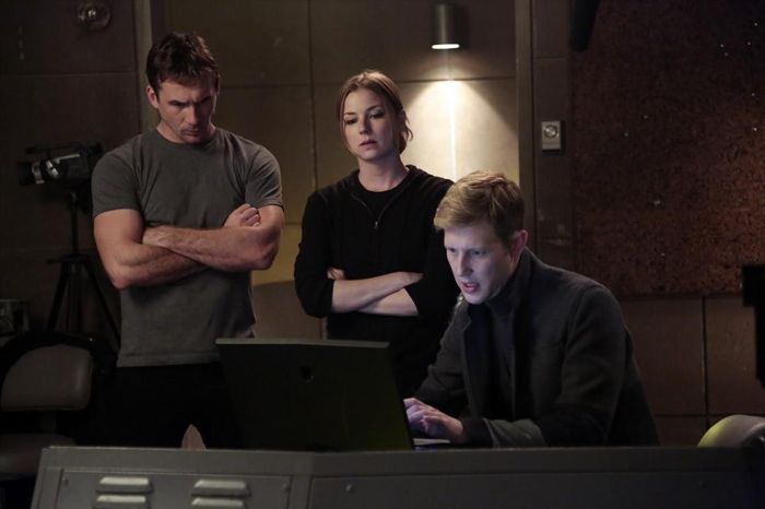 Foto Barry Sloane, Emily VanCamp