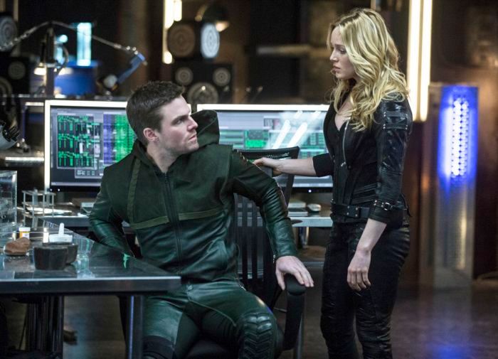 Arrow : Foto Stephen Amell, Caity Lotz