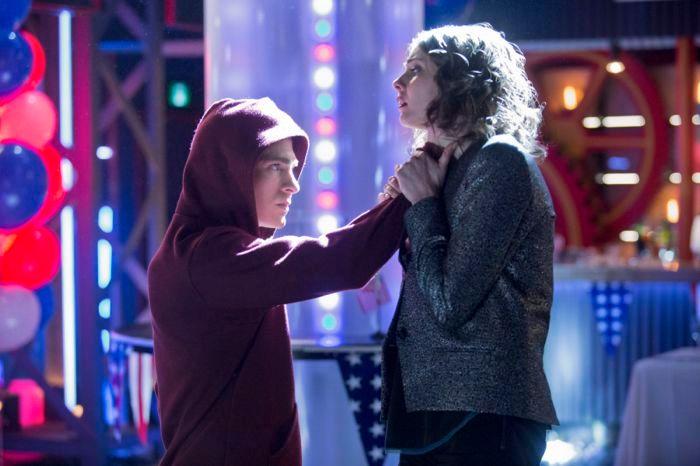 Arrow : Póster Willa Holland, Colton Haynes