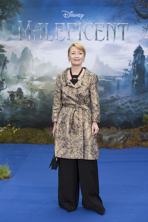 Maléfica : Cobertura de revista Lesley Manville