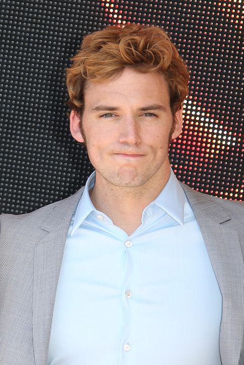 Los juegos del hambre: Sinsajo - Parte 1 : Cobertura de revista Sam Claflin