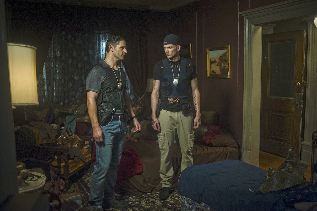 Líbranos del mal : Foto Joel McHale, Eric Bana