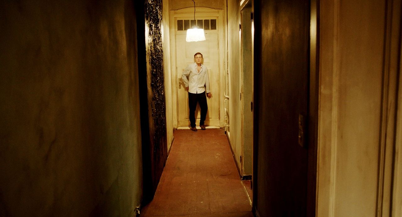 Whispers Behind the Wall : Foto