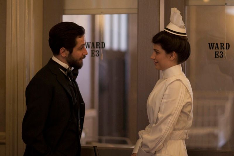 The Knick : Foto Eve Hewson, Michael Angarano
