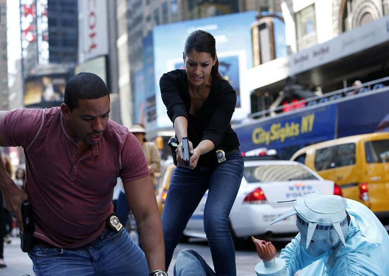 Foto Laz Alonso, Janina Gavankar