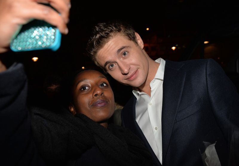 Cobertura de revista Max Irons
