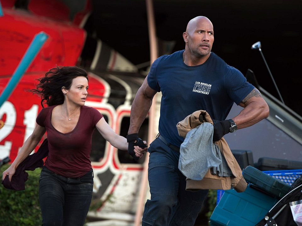 Terremoto: La falla de San Andrés : Foto Carla Gugino, Dwayne Johnson