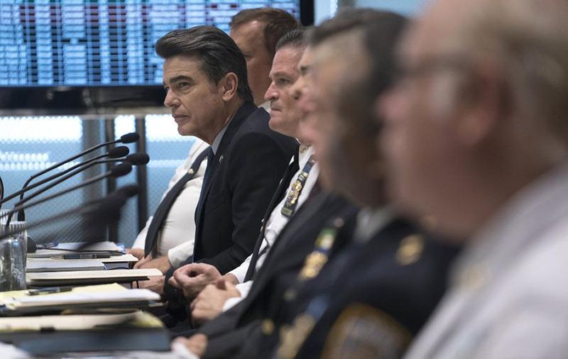 La Ley Y El Orden: UVE : Foto Peter Gallagher