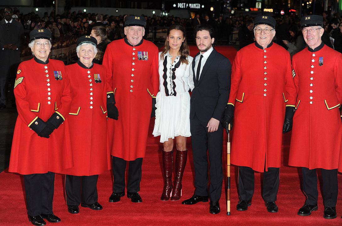 Testamento de juventud : Cobertura de revista Kit Harington, Alicia Vikander