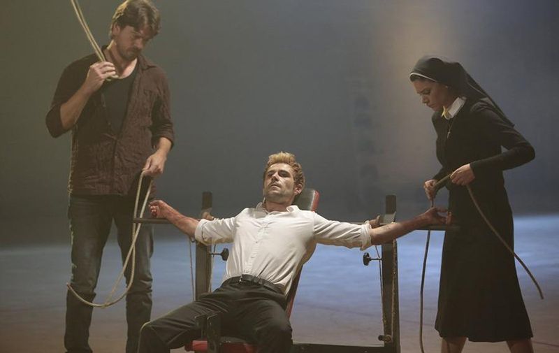 Constantine : Foto Matt Ryan, Charles Halford