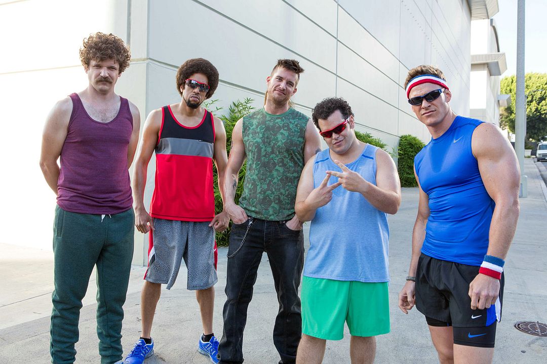 Alquiler de padrinos : Foto Alan Ritchson, Josh Gad