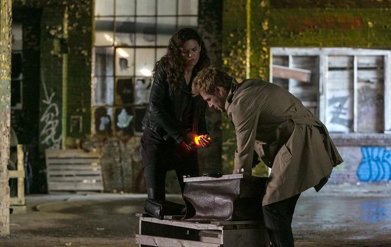 Constantine : Foto Matt Ryan, Angélica Celaya