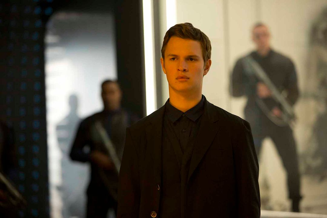 La serie Divergente: Insurgente : Foto Ansel Elgort