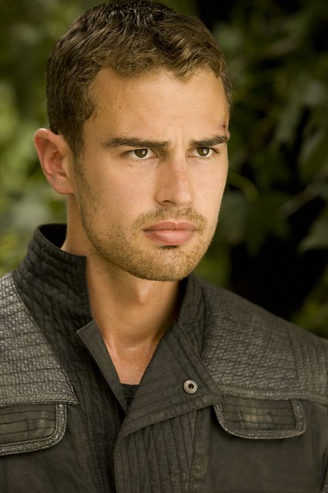 La serie Divergente: Insurgente : Foto Theo James