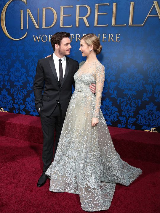 Cenicienta : Cobertura de revista Lily James, Richard Madden