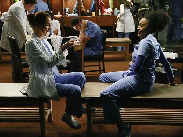 Grey's Anatomy : Foto Caterina Scorsone, Jerrika Hinton
