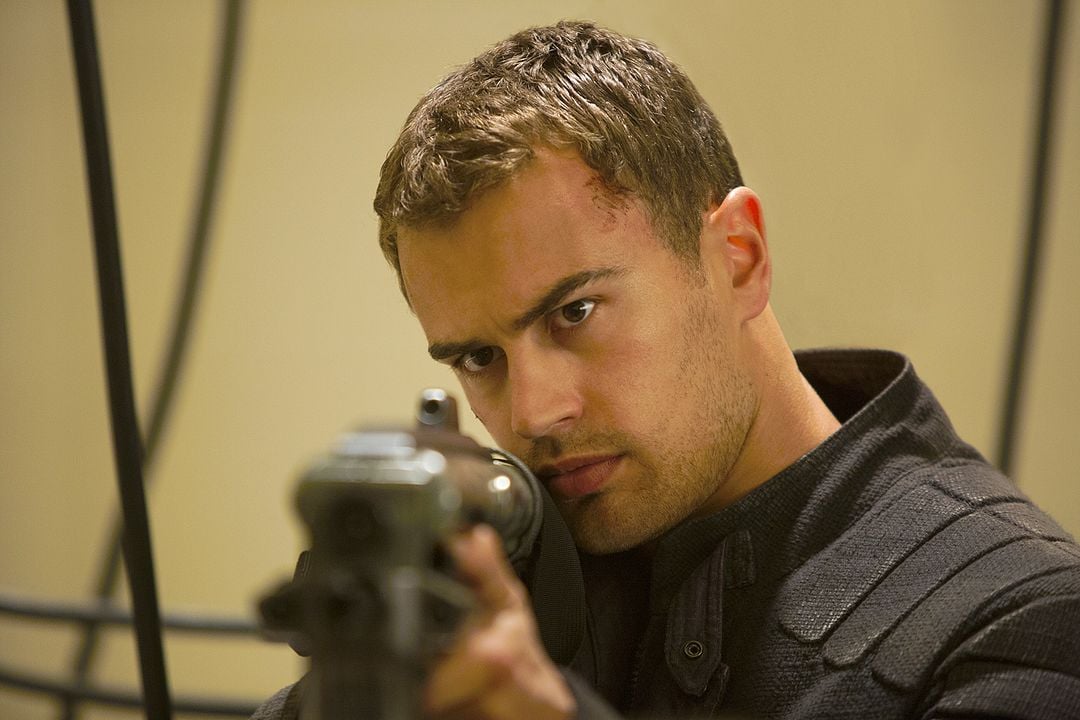 La serie Divergente: Insurgente : Foto Theo James