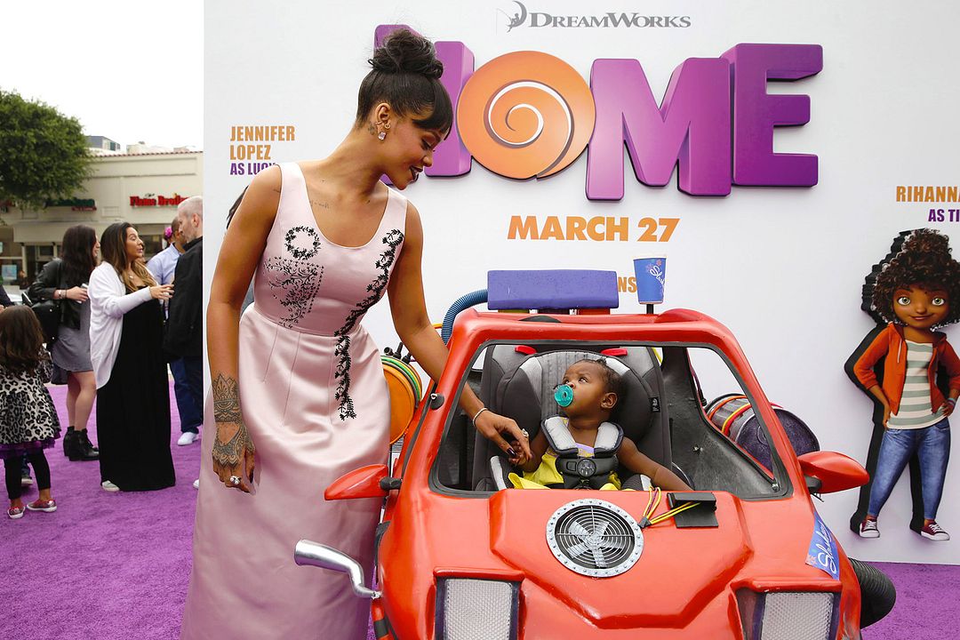 Home. Hogar dulce hogar : Cobertura de revista Rihanna