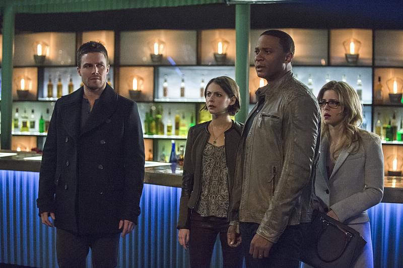 Arrow : Foto Willa Holland, Stephen Amell