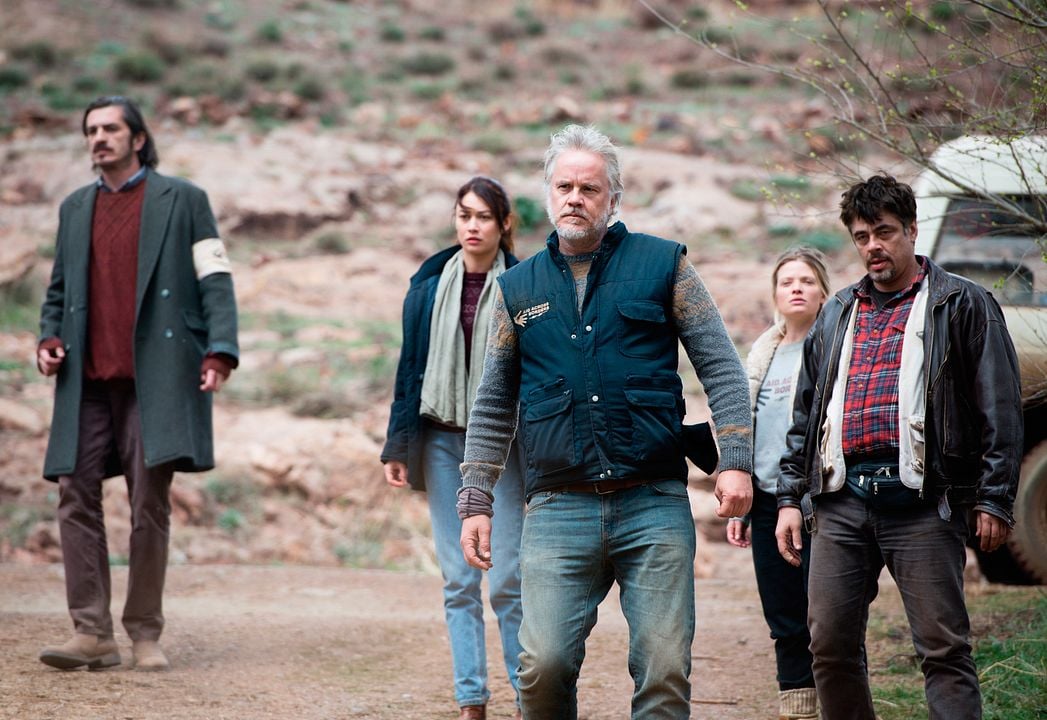 Un día perfecto : Foto Benicio Del Toro, Olga Kurylenko, Tim Robbins