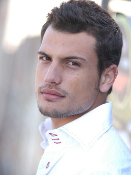 Póster Roberto Urbina