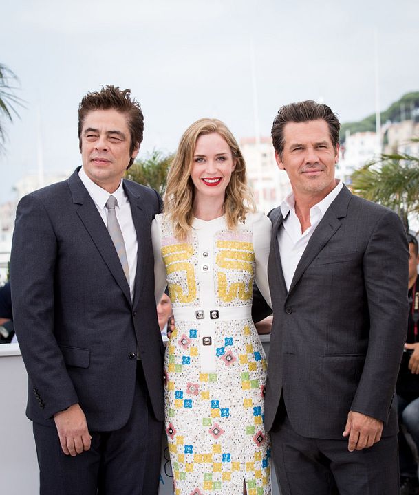 Tierra de nadie : Cobertura de revista Emily Blunt, Benicio Del Toro, Josh Brolin