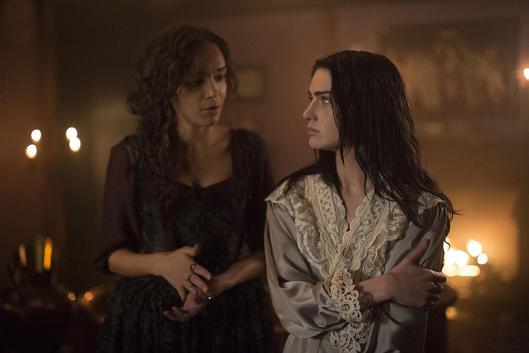 Salem : Foto Janet Montgomery, Ashley Madekwe