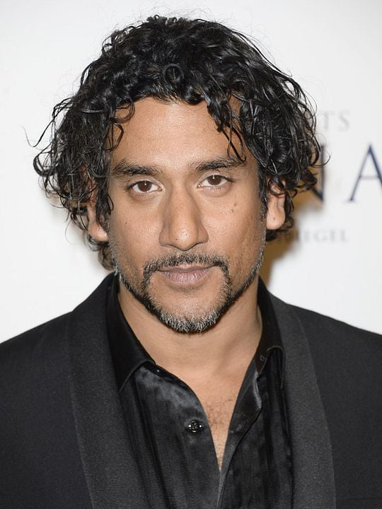 Póster Naveen Andrews