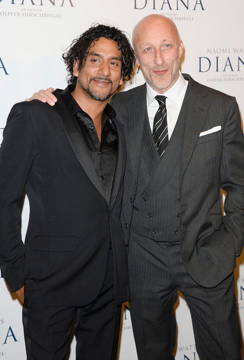 Cobertura de revista Naveen Andrews