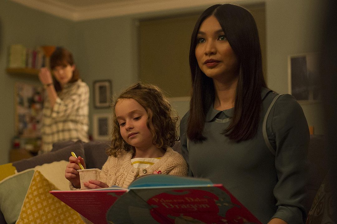 Humans : Foto Gemma Chan, Pixie Davies