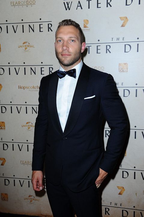Cobertura de revista Jai Courtney