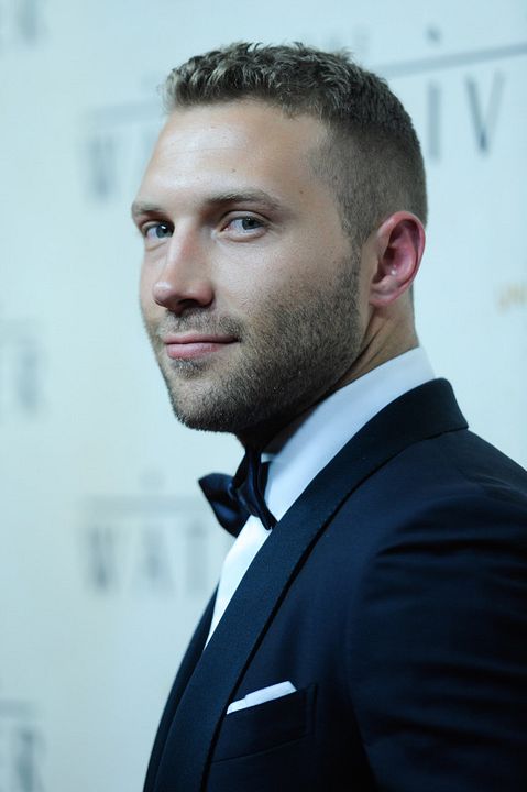 Cobertura de revista Jai Courtney