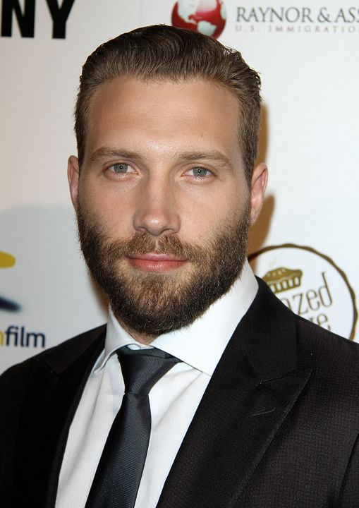 Cobertura de revista Jai Courtney