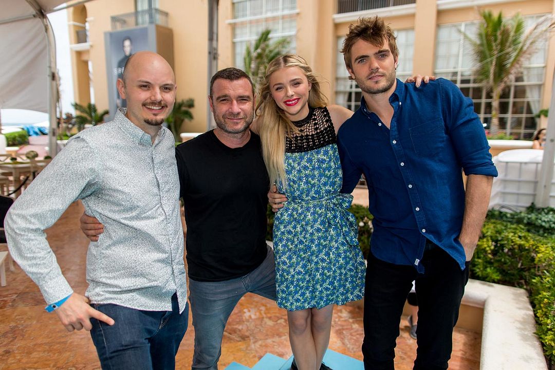 La quinta ola : Cobertura de revista Chloë Grace Moretz, Liev Schreiber, J Blakeson