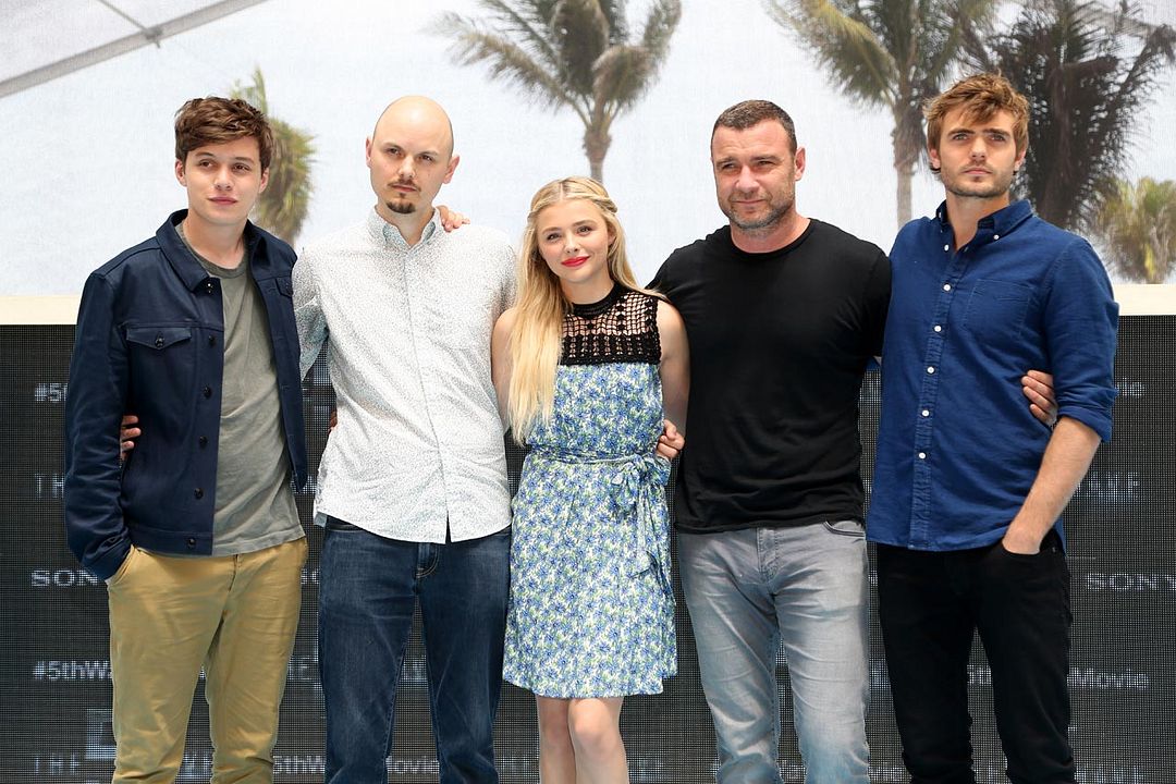 La quinta ola : Cobertura de revista J Blakeson, Chloë Grace Moretz, Nick Robinson, Liev Schreiber