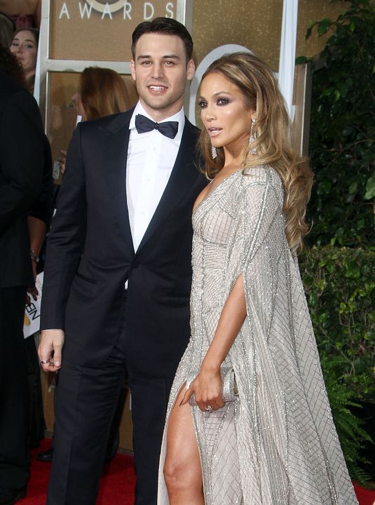 Cercana obsesión : Cobertura de revista Jennifer Lopez