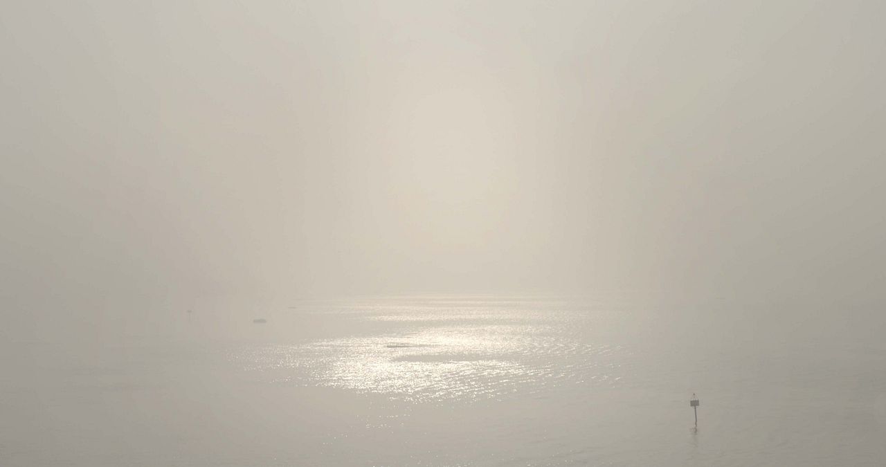 Dead Slow Ahead : Foto