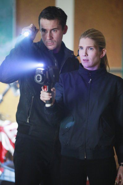 Foto Barry Sloane, Lily Rabe