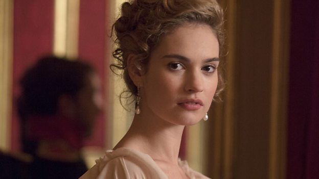 Foto Lily James