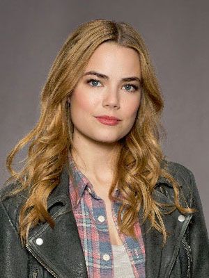 Póster Rebecca Rittenhouse